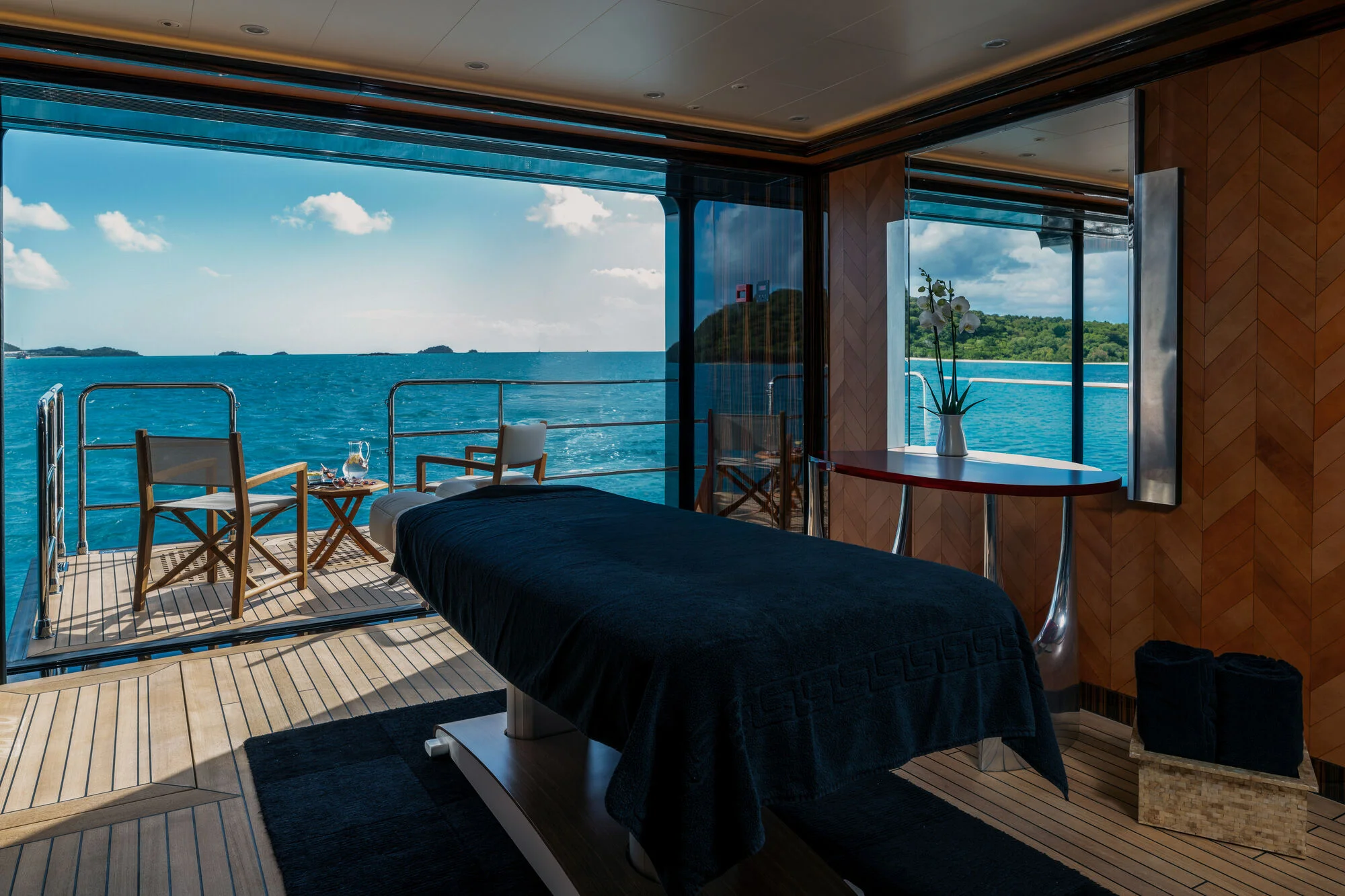 ALFA NERO wellness spa and beach club at sea level