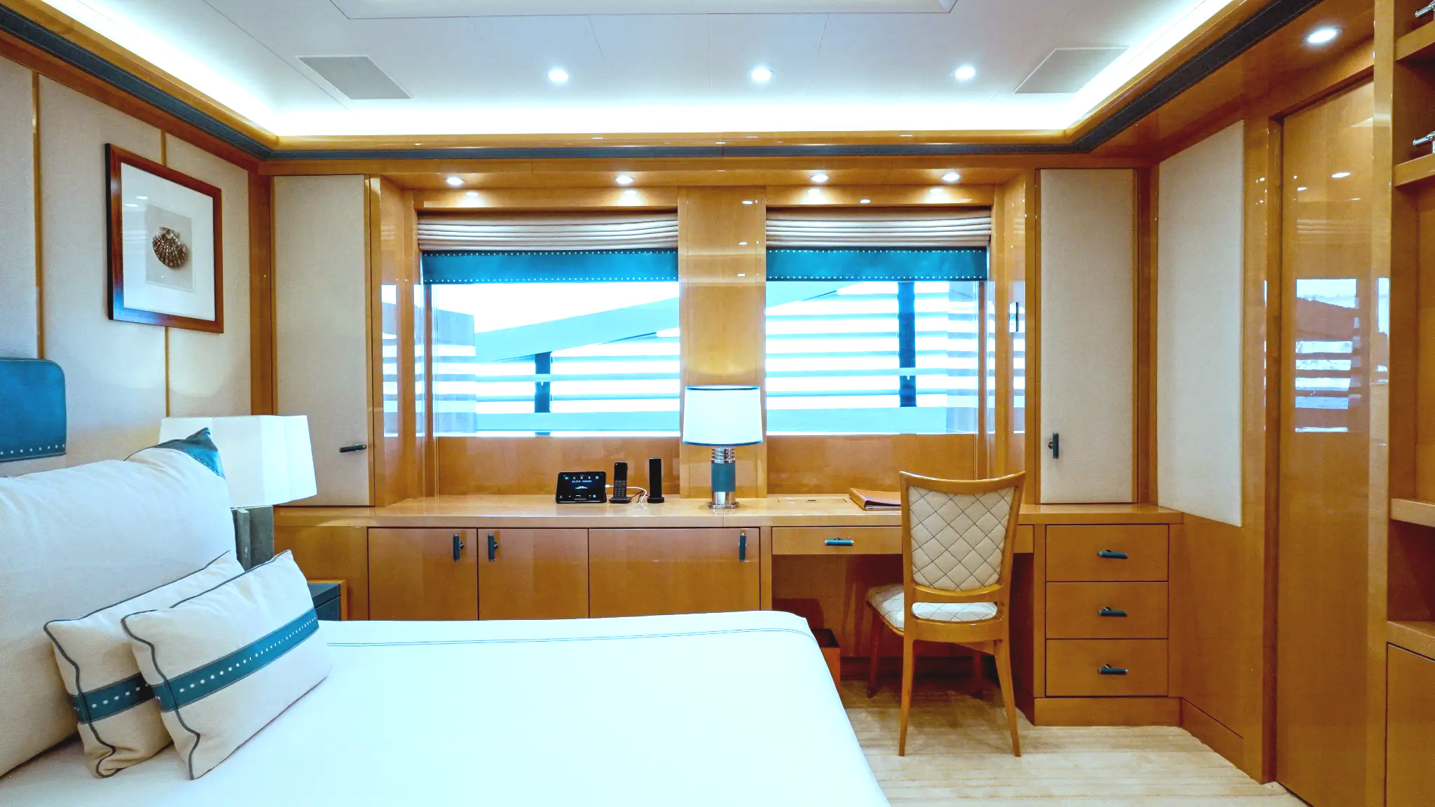 Guest cabin with desk