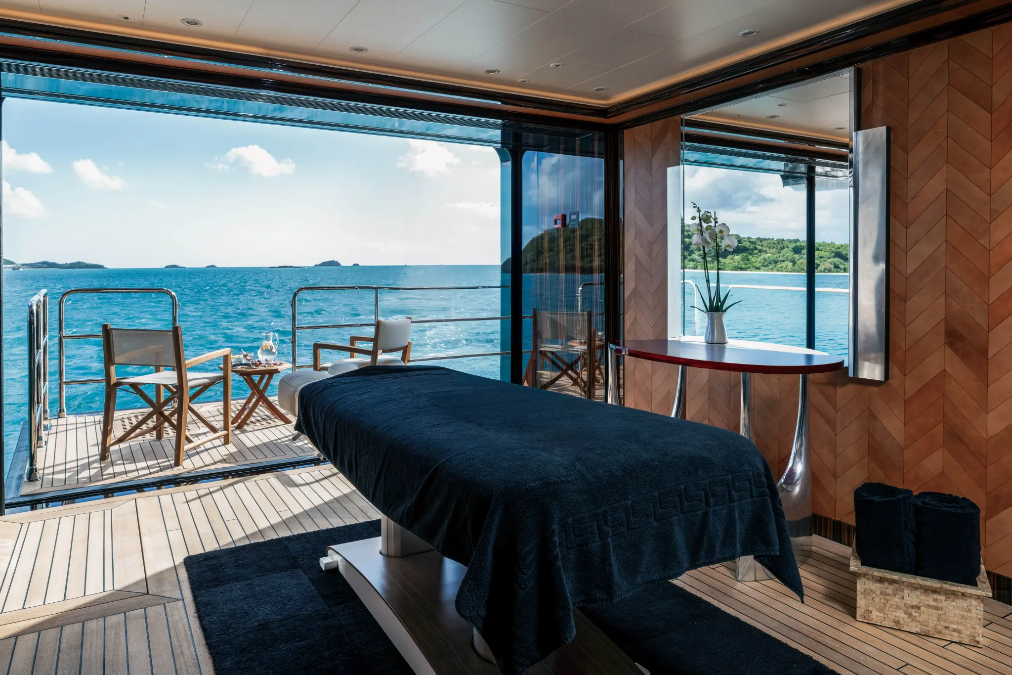 ALFA NERO spa treatment room with ocean view terrace
